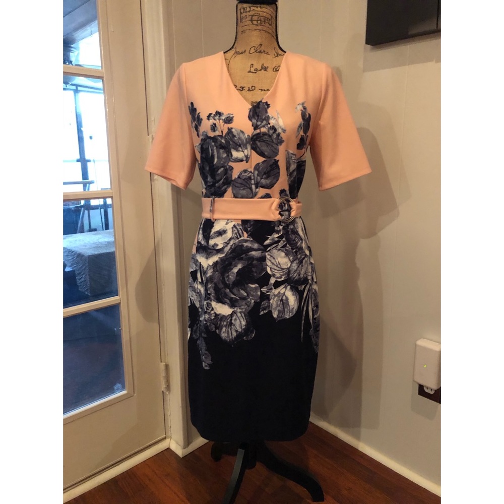 V-neck slim fitted belted dress #shesdarlin!